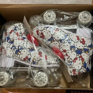 🎀🛼🌼🎀🛼🌼 BNIB DOLLS KILL HELLO KITTY ROLLER SKATES 🛼 NEVER WORN OR TRIED ON
